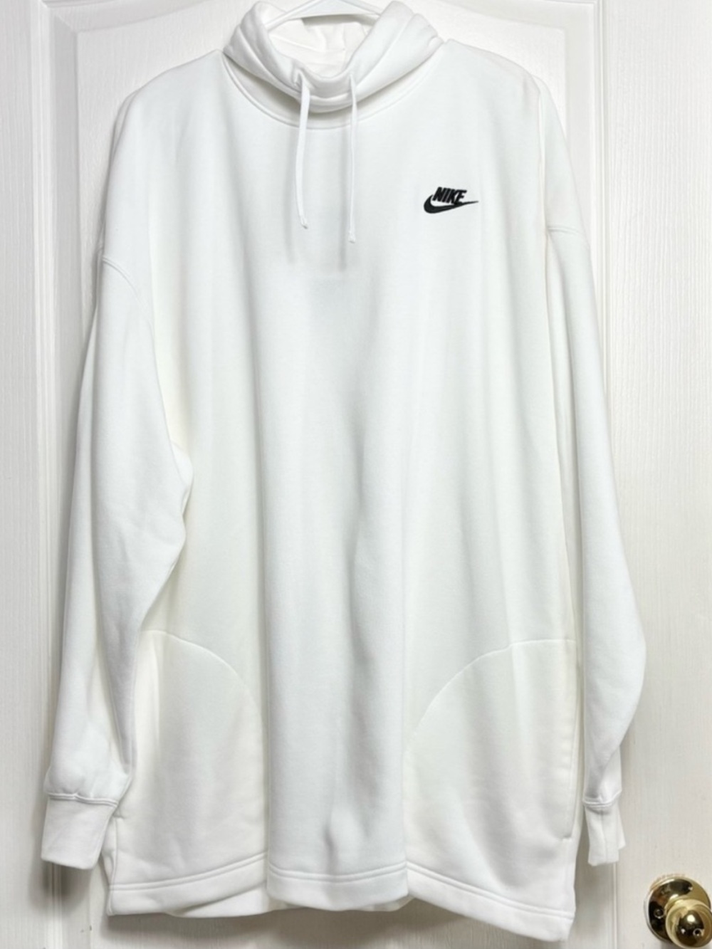 Nike Club Fleece Oversized Mock-Neck Sweatshirt Womens‎ Medium White Athletic